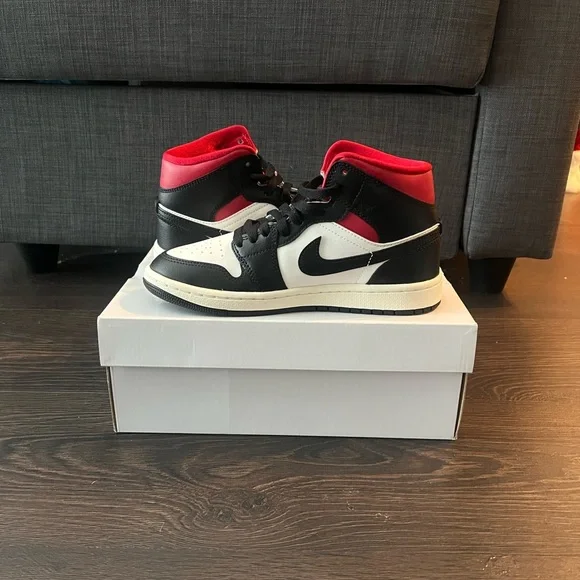 Women’s Nike Air Jordan 1 Mid Black and Red Sneakers BQ6472-061 (Red Panda) - Picture 6 of 13
